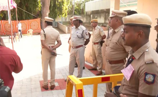 Tamil Nadu: Two police personnel die of health complications on election duty